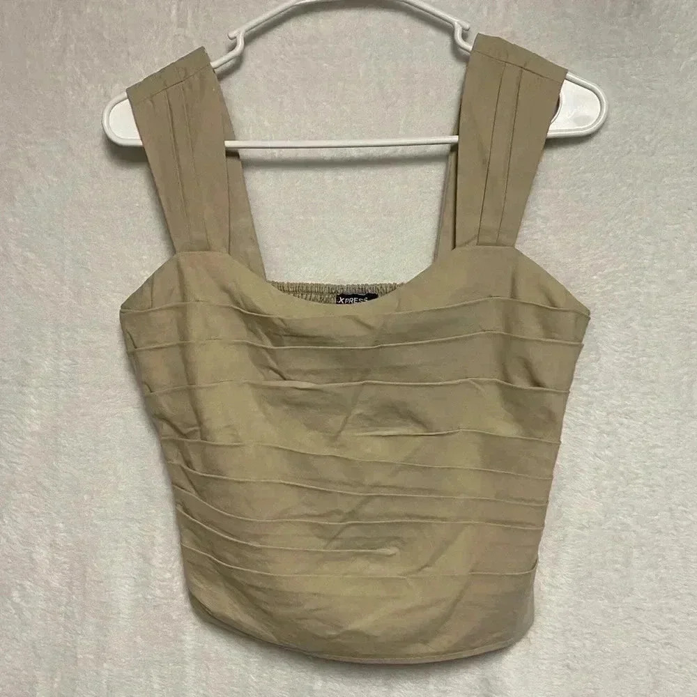 Express crop tank in women’s size S NWT‎